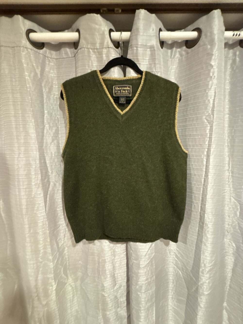 Abercrombie & Fitch Women's Sweater Vest Size L Green Wool V-Neck